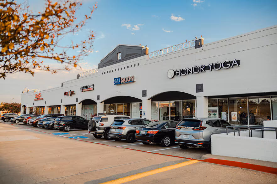 Modern strip mall retail center in Plano Texas — strip mall and retail center insurance